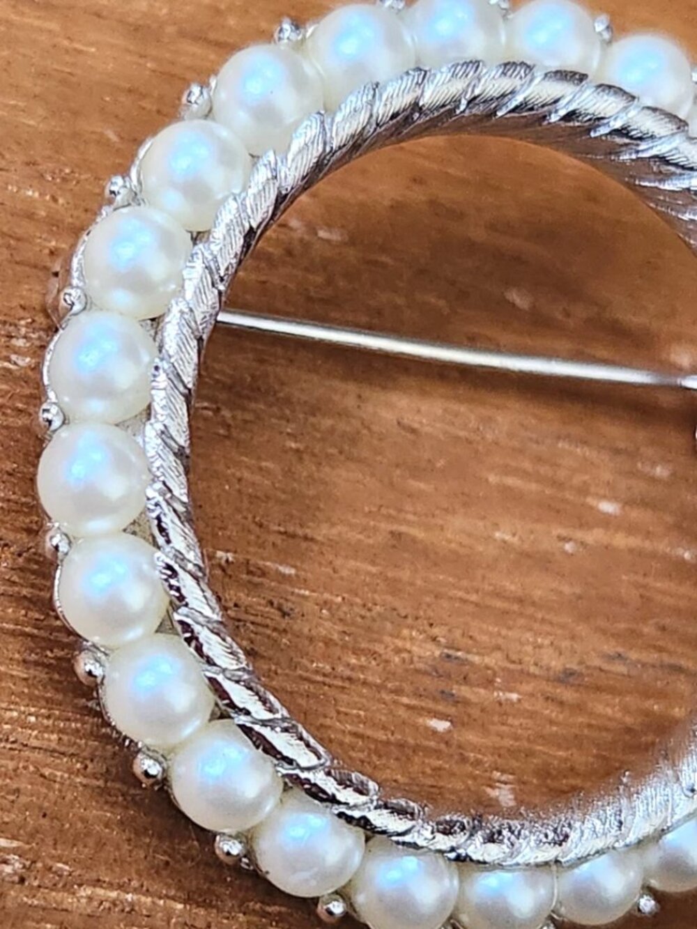 Vtg Trifari Crown Faux Pearls Silver Tone Round Wreath Brooch Pin Signed 1.5” - Picture 10 of 14